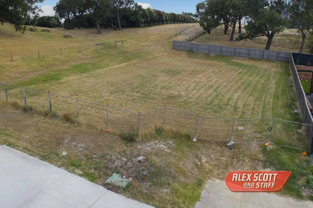 17 Cowdray Crescent, Officer VIC 3809