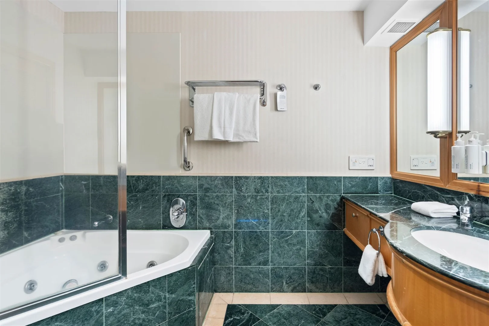 Additional image 7 of 503/2801 - 2833 Gold Coast Highway, Surfers Paradise QLD 4217