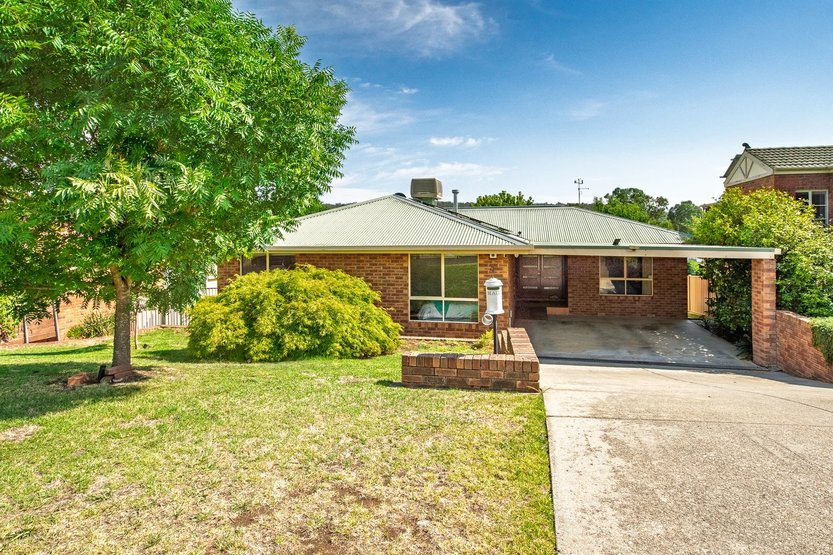 4 Orchard Way, Lavington NSW 2641