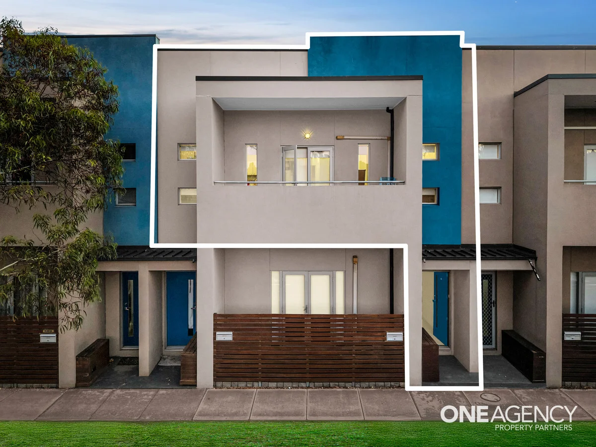 2/17 Tom Roberts Parade, Point Cook VIC 3030