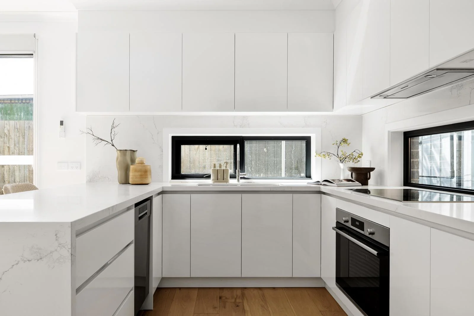 Additional image 6 of 2/30 Oriel Road, Ivanhoe VIC 3079