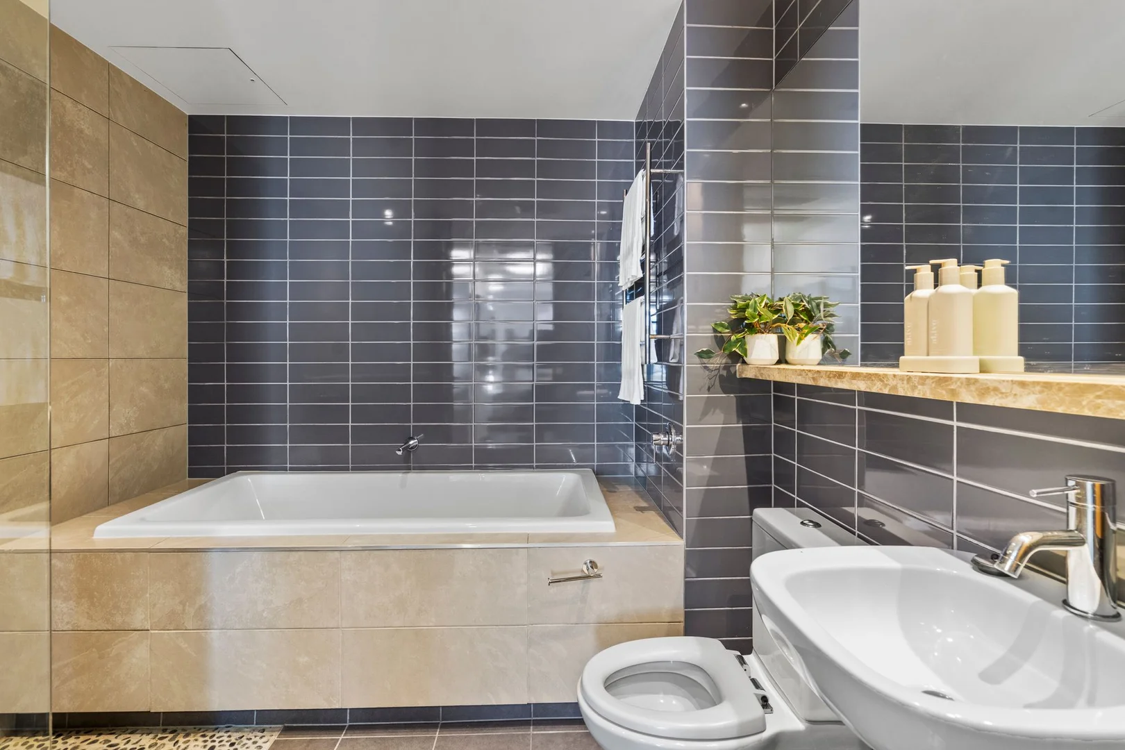 Additional image 14 of 404/101 Marine Parade, Redcliffe QLD 4020