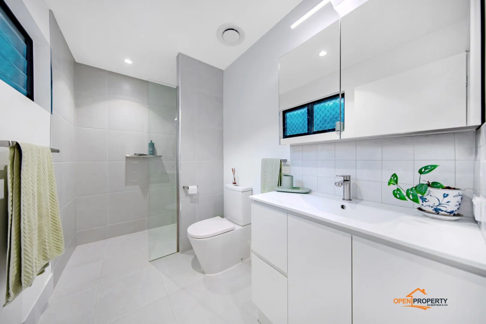 Additional image 5 of Unit 4/80-86 River Ave, Mighell QLD 4860