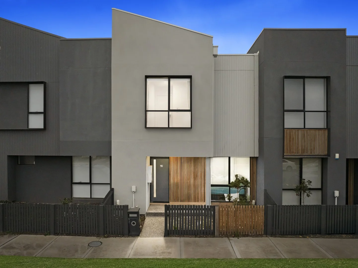 41 SPRINGS ROAD, Donnybrook VIC 3064