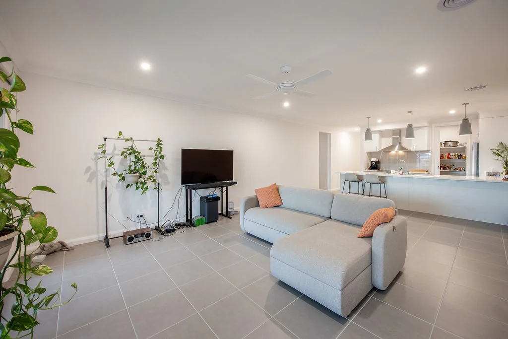Additional image 7 of 1 & 2/74 Westacott Crescent, Baranduda VIC 3691