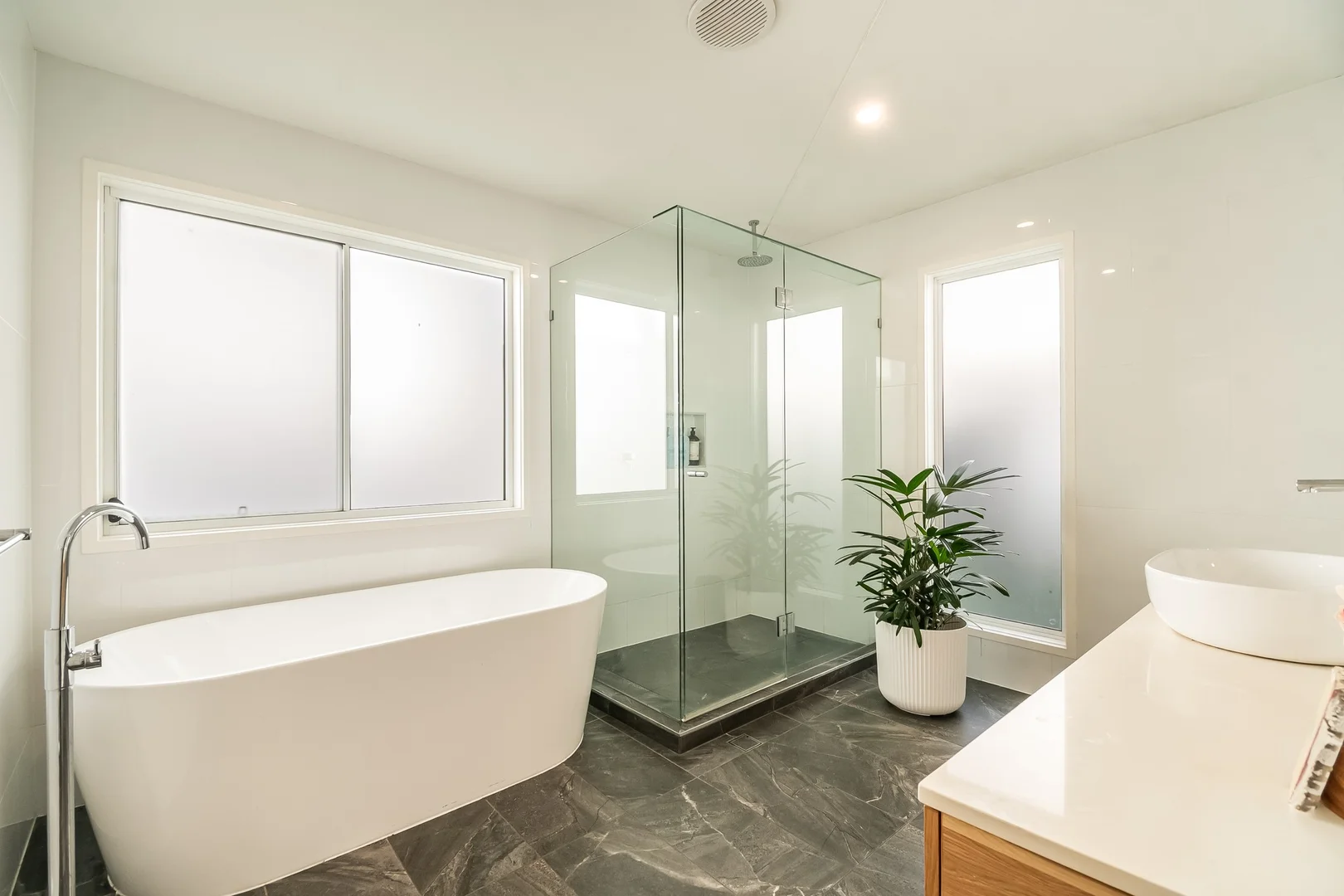 Additional image 12 of 2 & 2A Seaview Street, Byron Bay NSW 2481