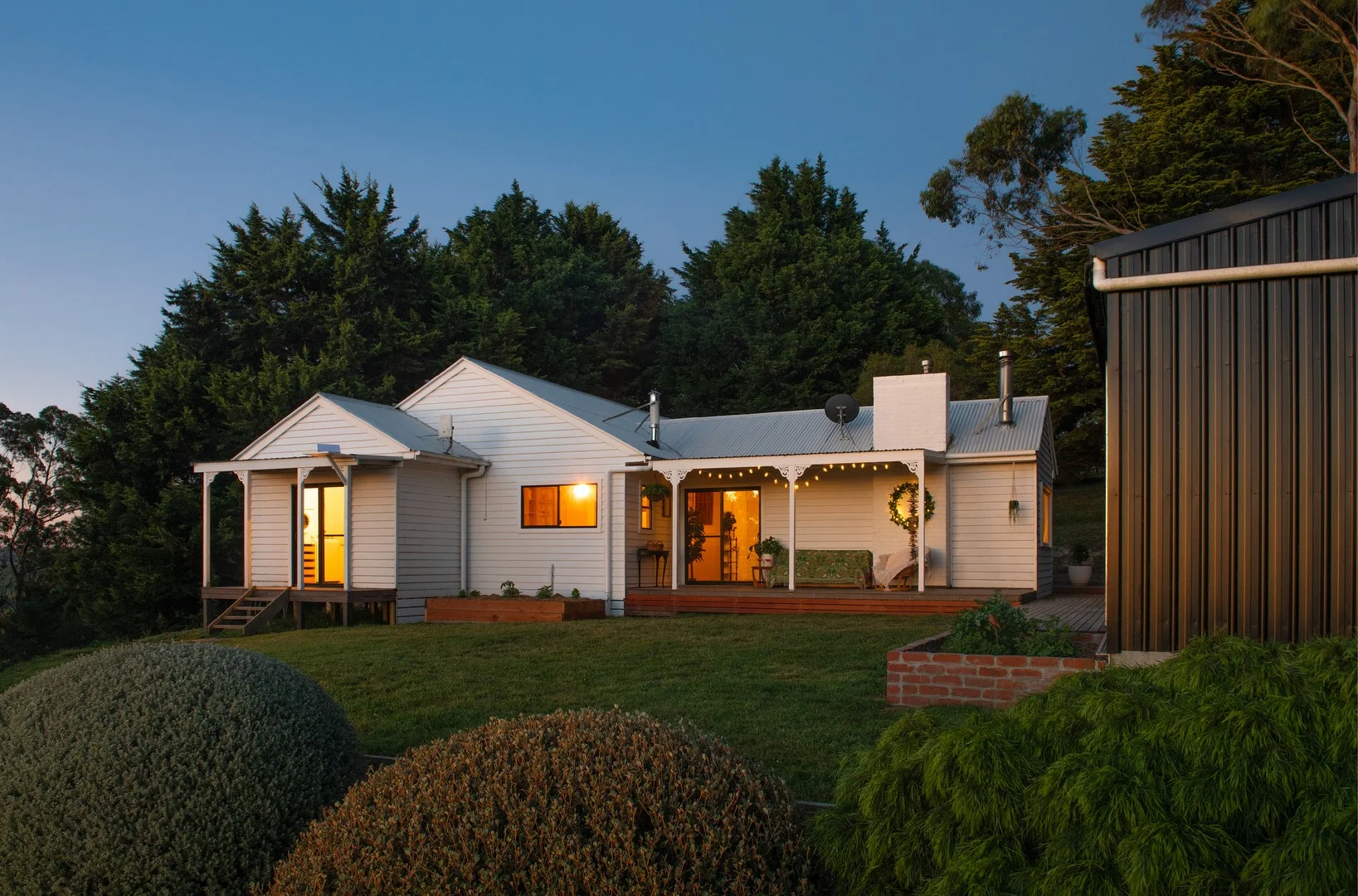 Additional image 3 of Foster VIC 3960