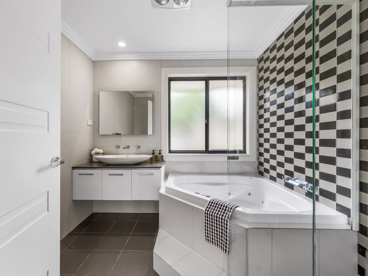 Additional image 17 of 5/135 Moores Way, Glenmore NSW 2570