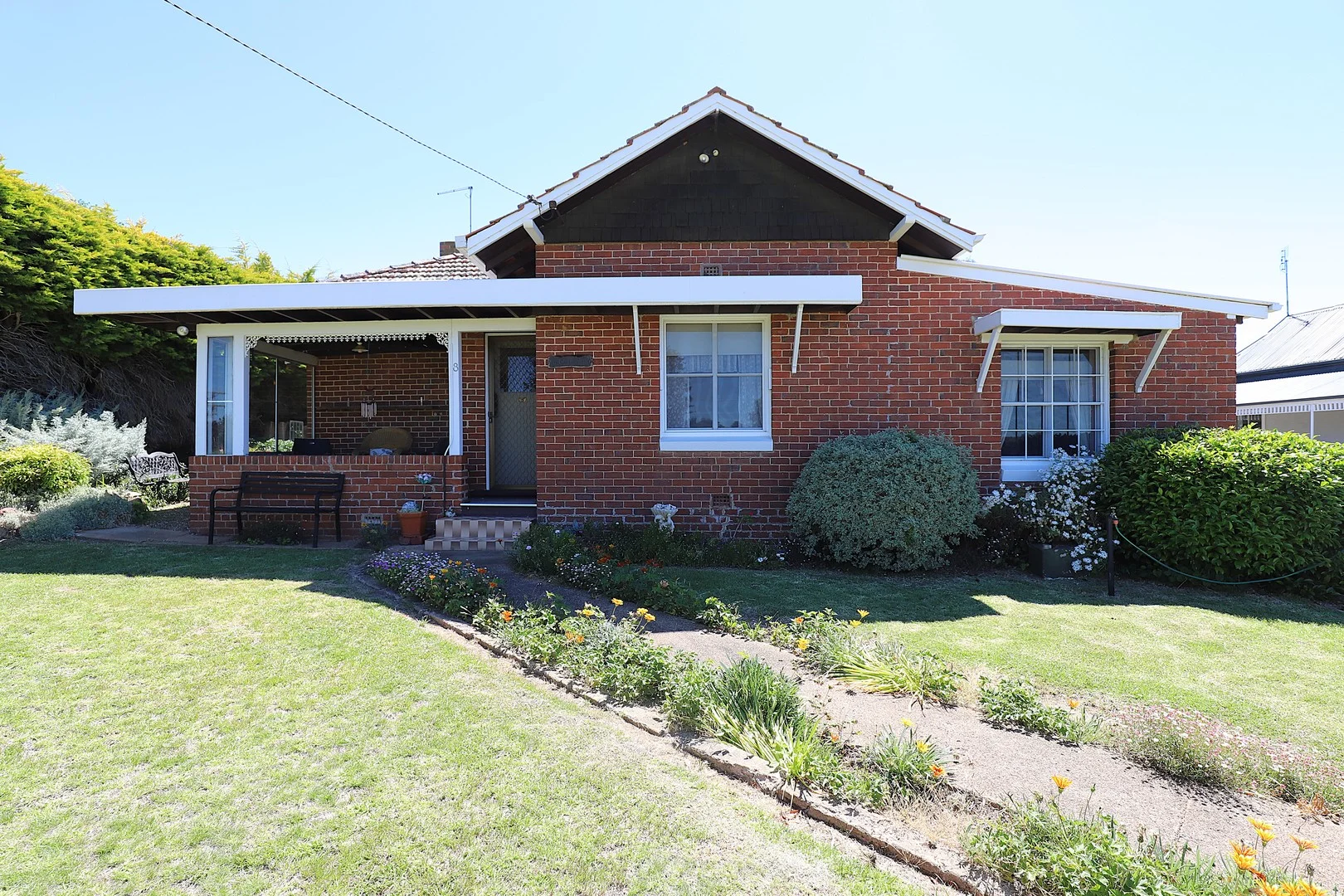 8 George Street, Wallendbeen NSW 2588