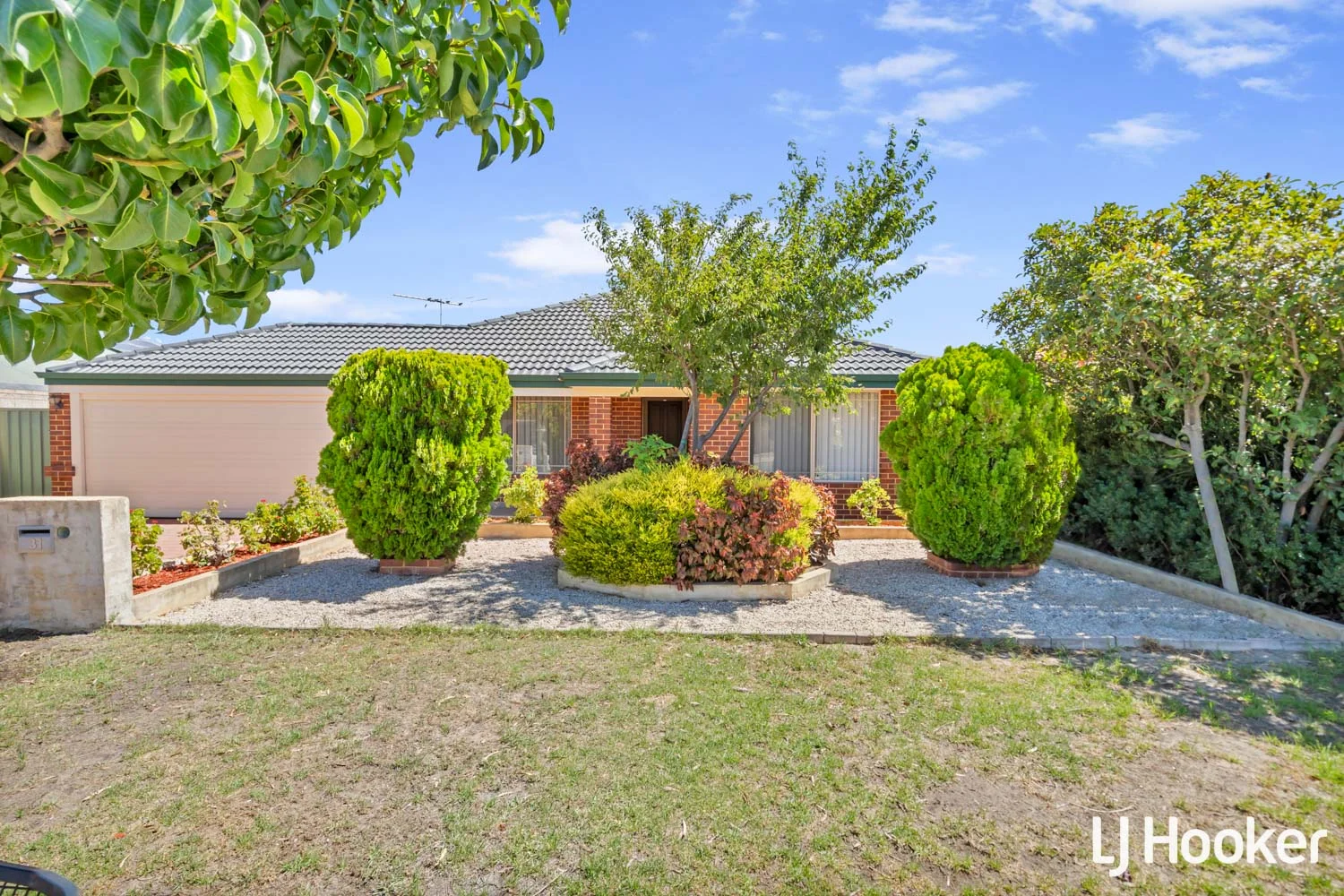 31 Sheffield Road, Wattle Grove WA 6107