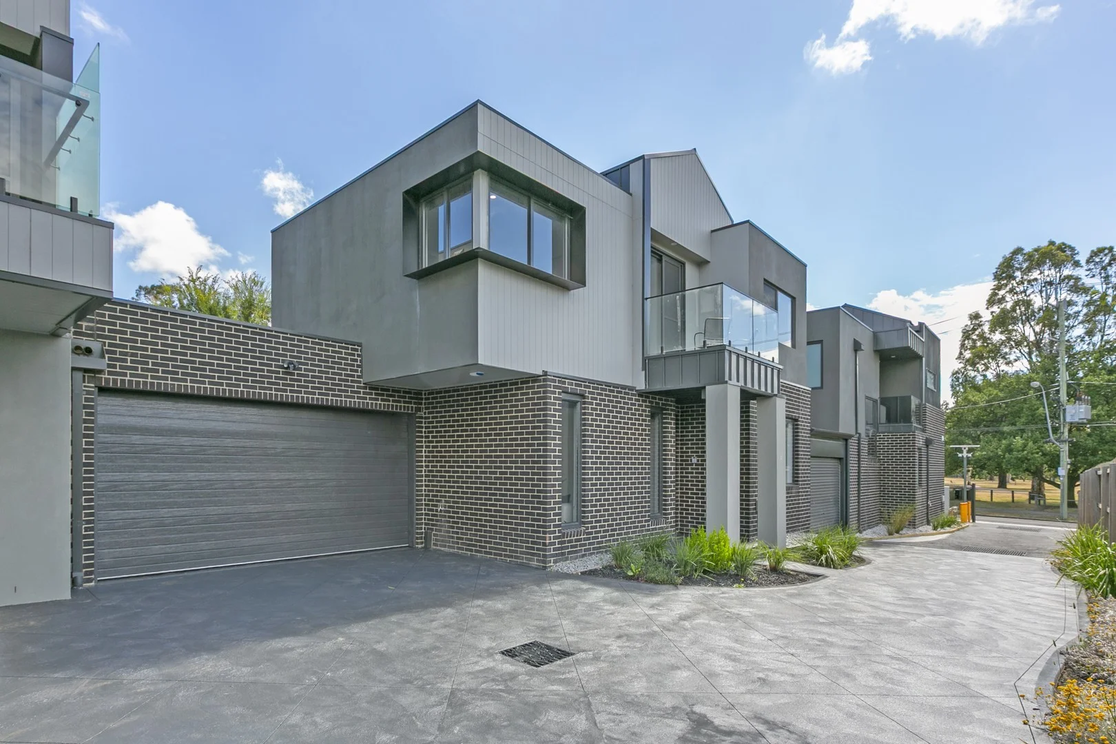 2/113 Boldrewood Parade, Reservoir VIC 3073