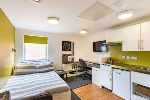 Russell Street, Nottingham NG7, Studio to rent