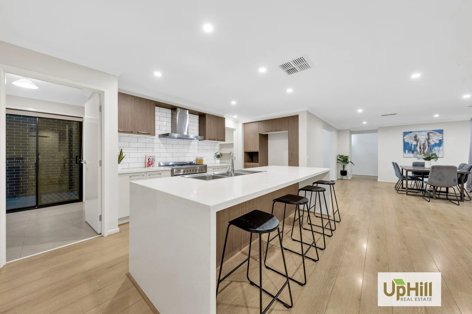 4 Hollybush Avenue, Clyde VIC 3978