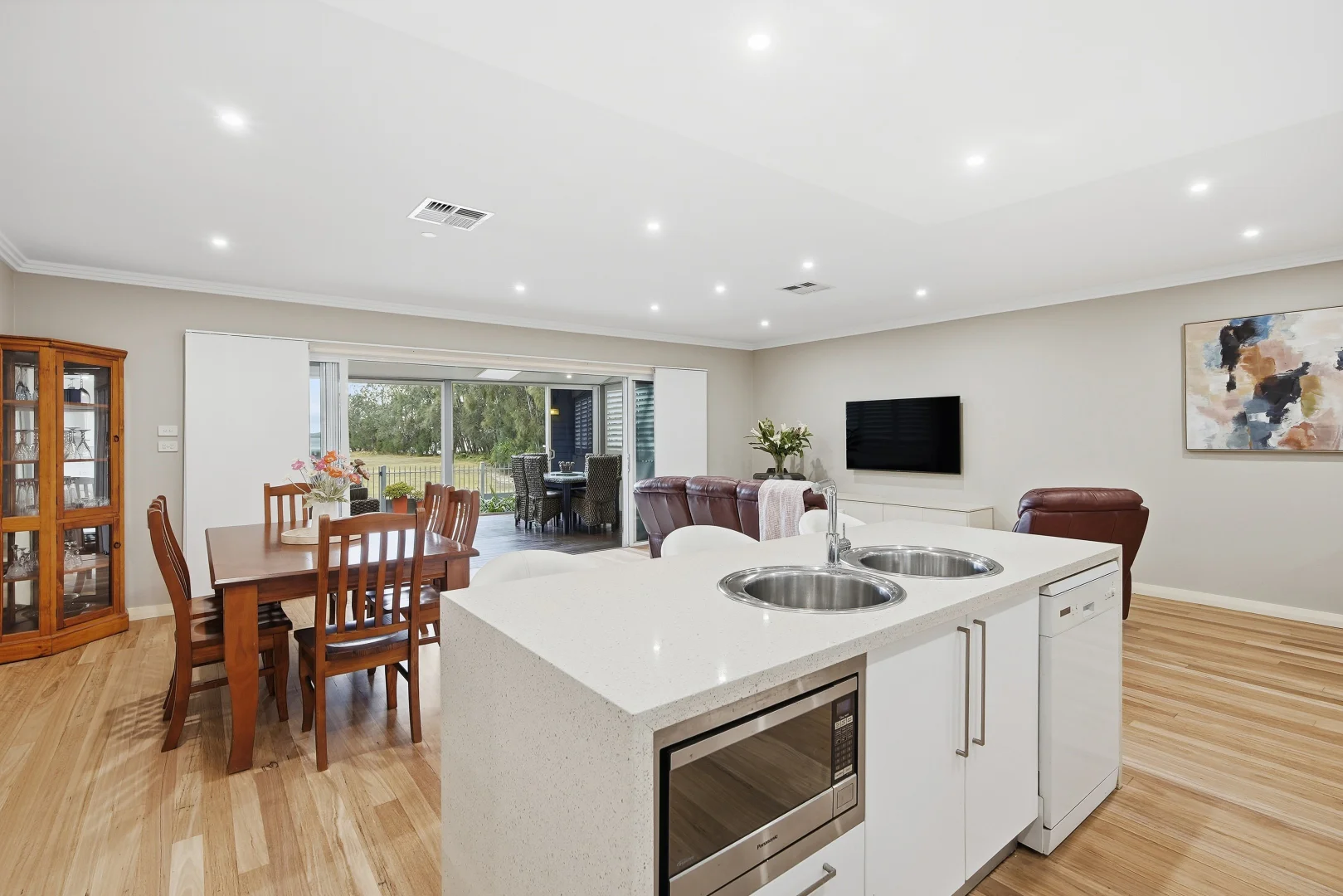 Additional image 6 of 341 Lakedge Avenue, Berkeley Vale NSW 2261