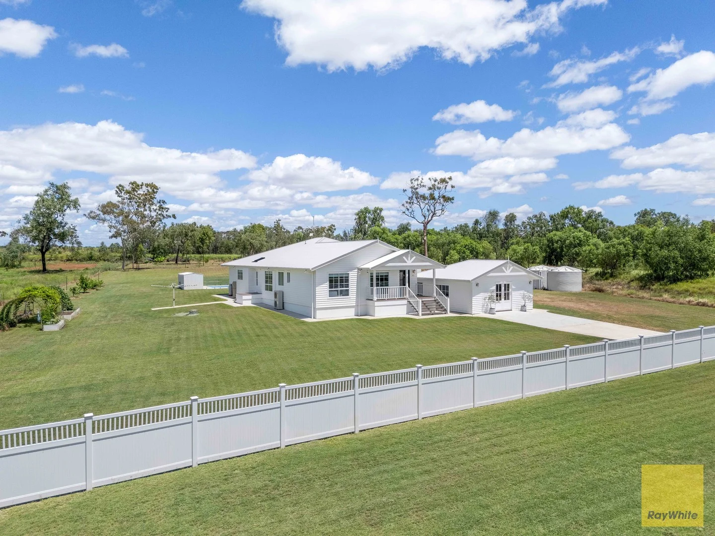 301 Chudleigh Drive, Emerald QLD 4720