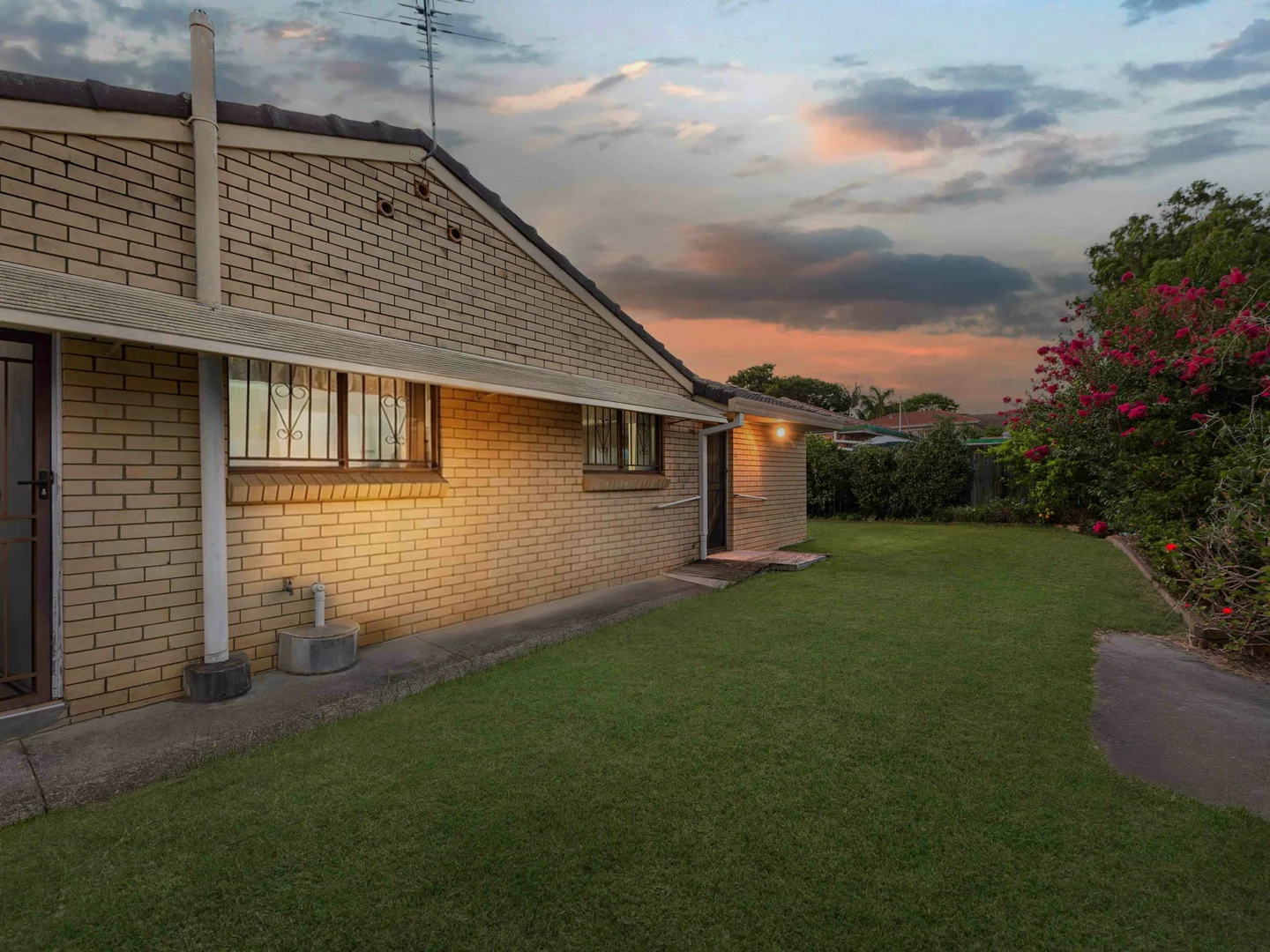 Additional image 15 of 21 Woodsiana Street, Robertson QLD 4109