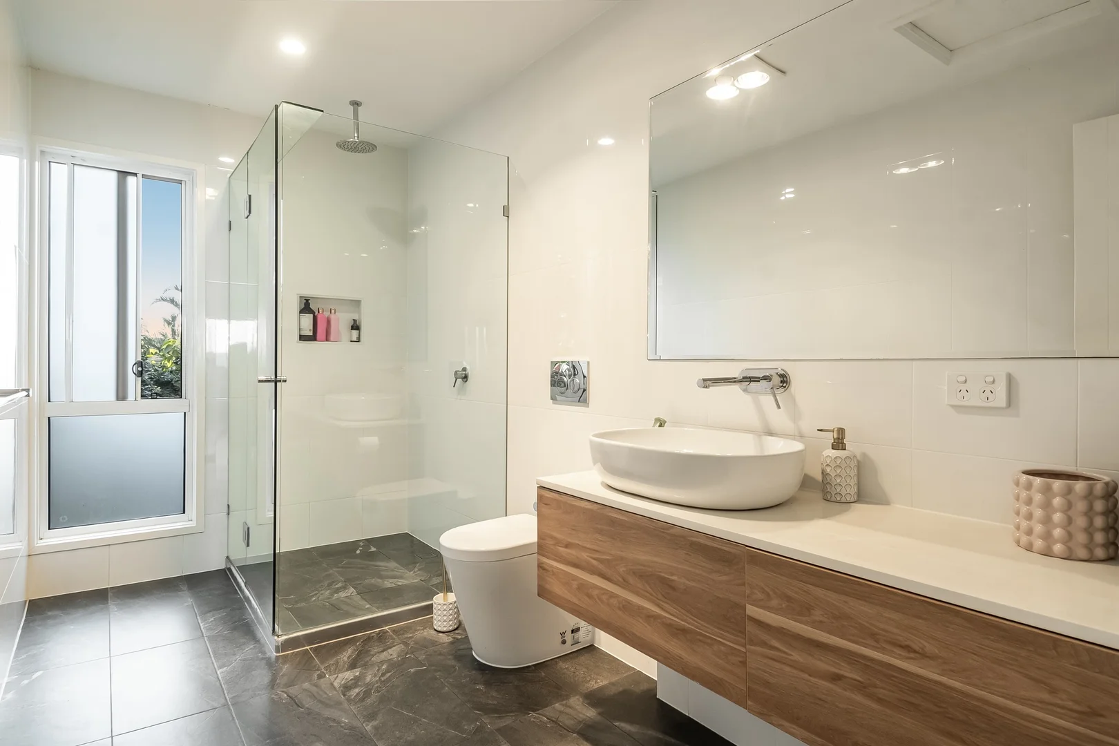 Additional image 10 of 2 & 2A Seaview Street, Byron Bay NSW 2481