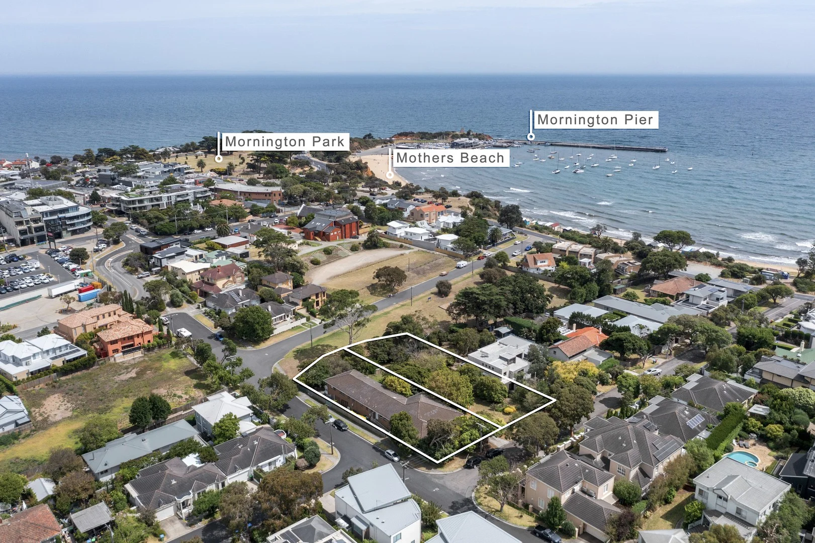 13 Grange Rd, Mornington VIC 3931