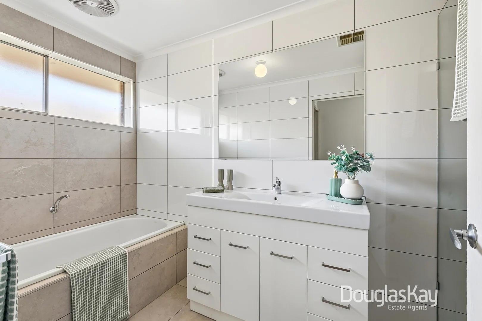 Additional image 10 of 15 Larisa Road, St Albans VIC 3021