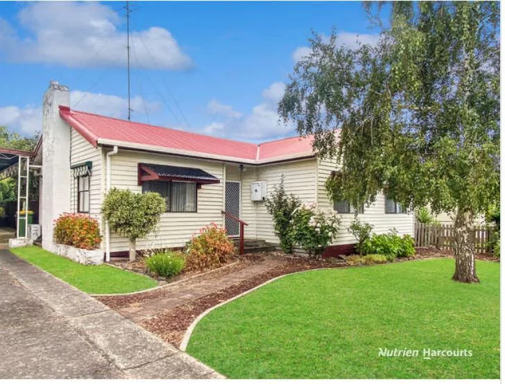 18 Peachey Street, Casterton VIC 3311