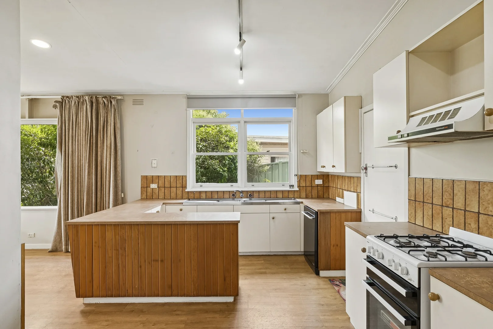 Additional image 2 of 35 Gordon Crescent, Seymour VIC 3660