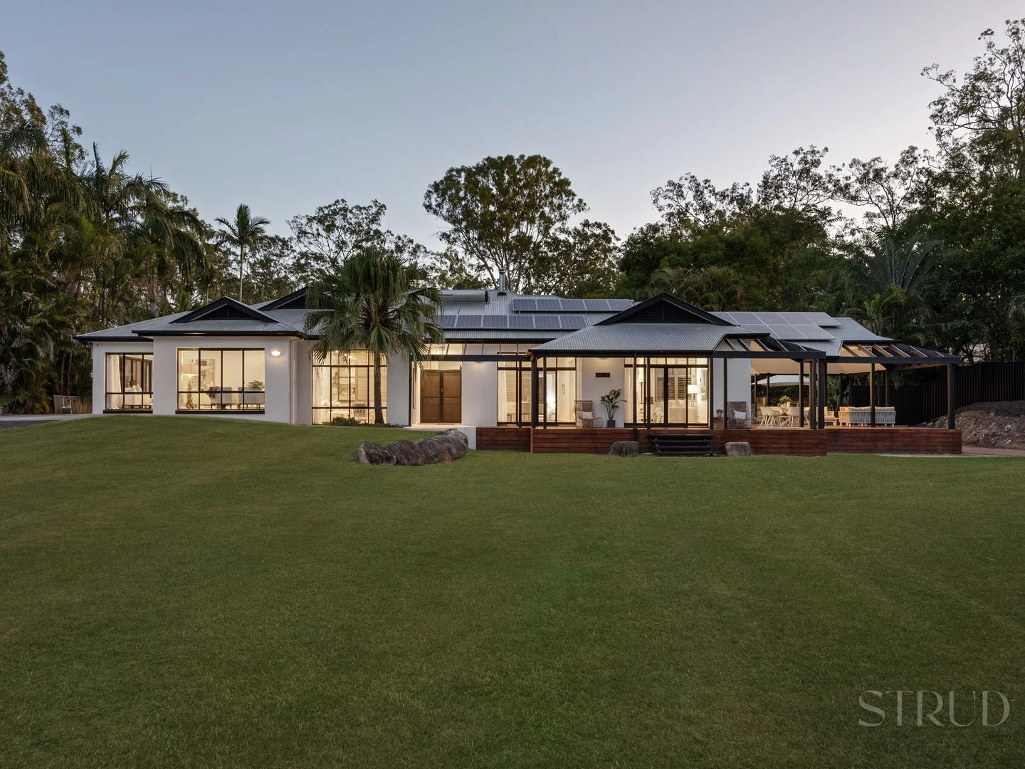 39 Phillip Crescent, Barellan Point QLD 4306