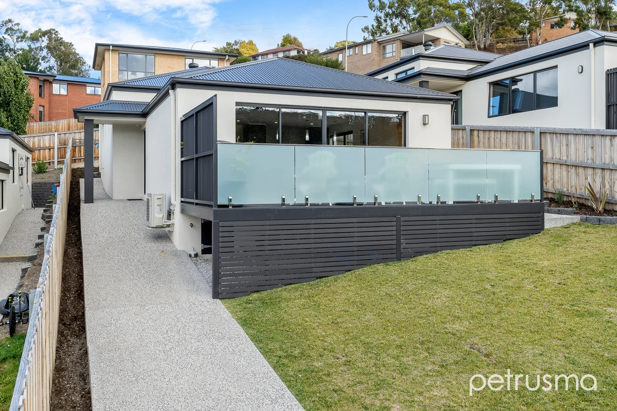 2/9 Chaucer Road, Lenah Valley TAS 7008