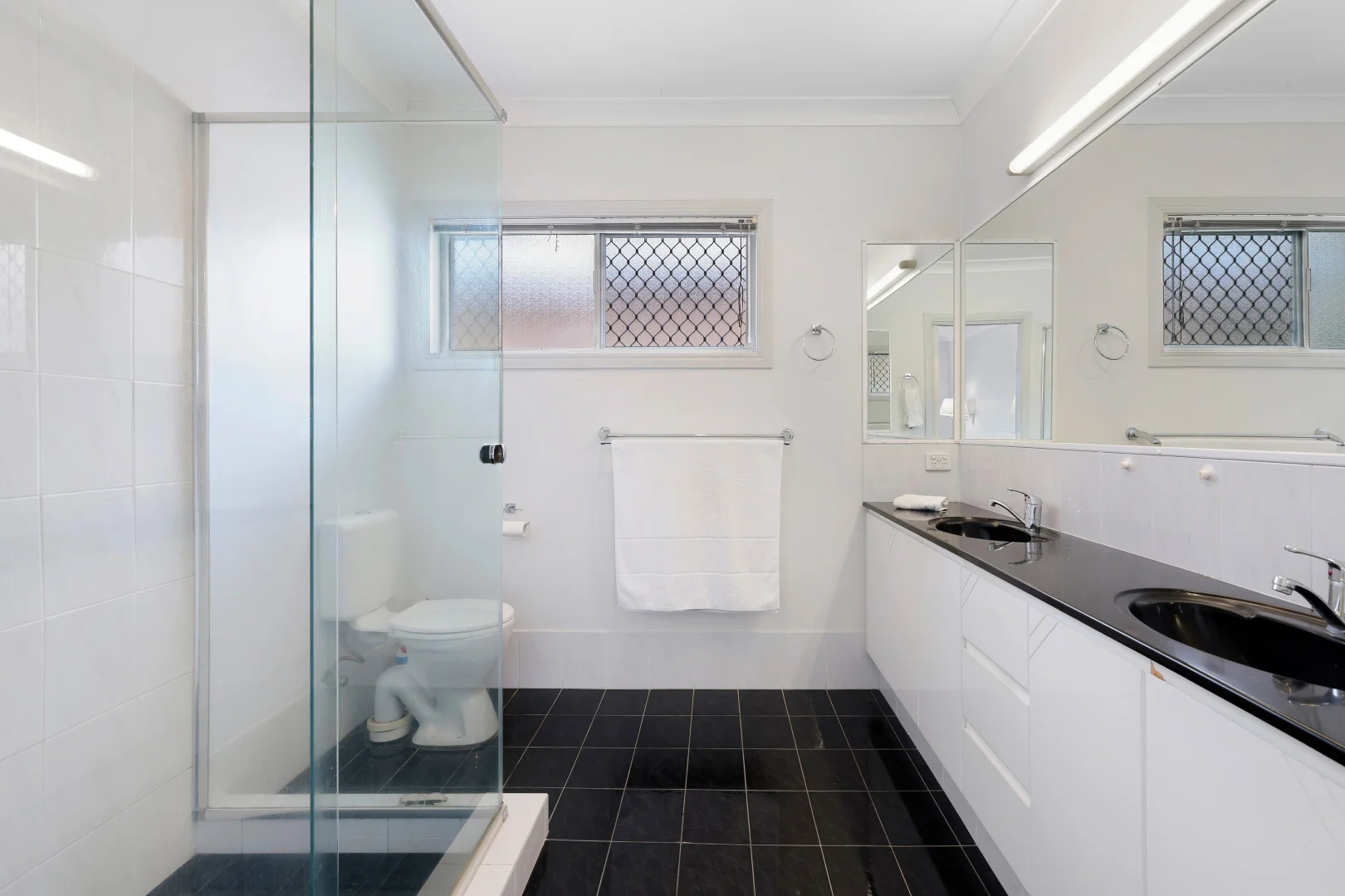 Additional image 17 of 31 Admiralty Drive, Paradise Waters QLD 4217