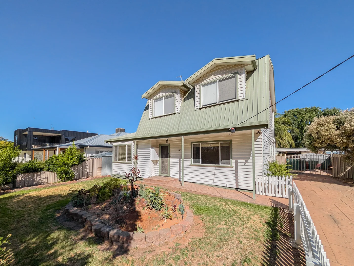 Additional image 2 of 12 El Alamein Avenue, Swan Hill VIC 3585