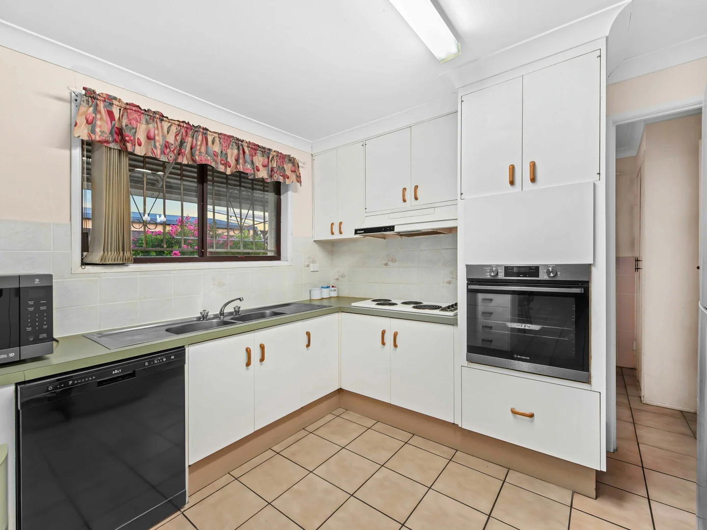 Additional image 11 of 21 Woodsiana Street, Robertson QLD 4109