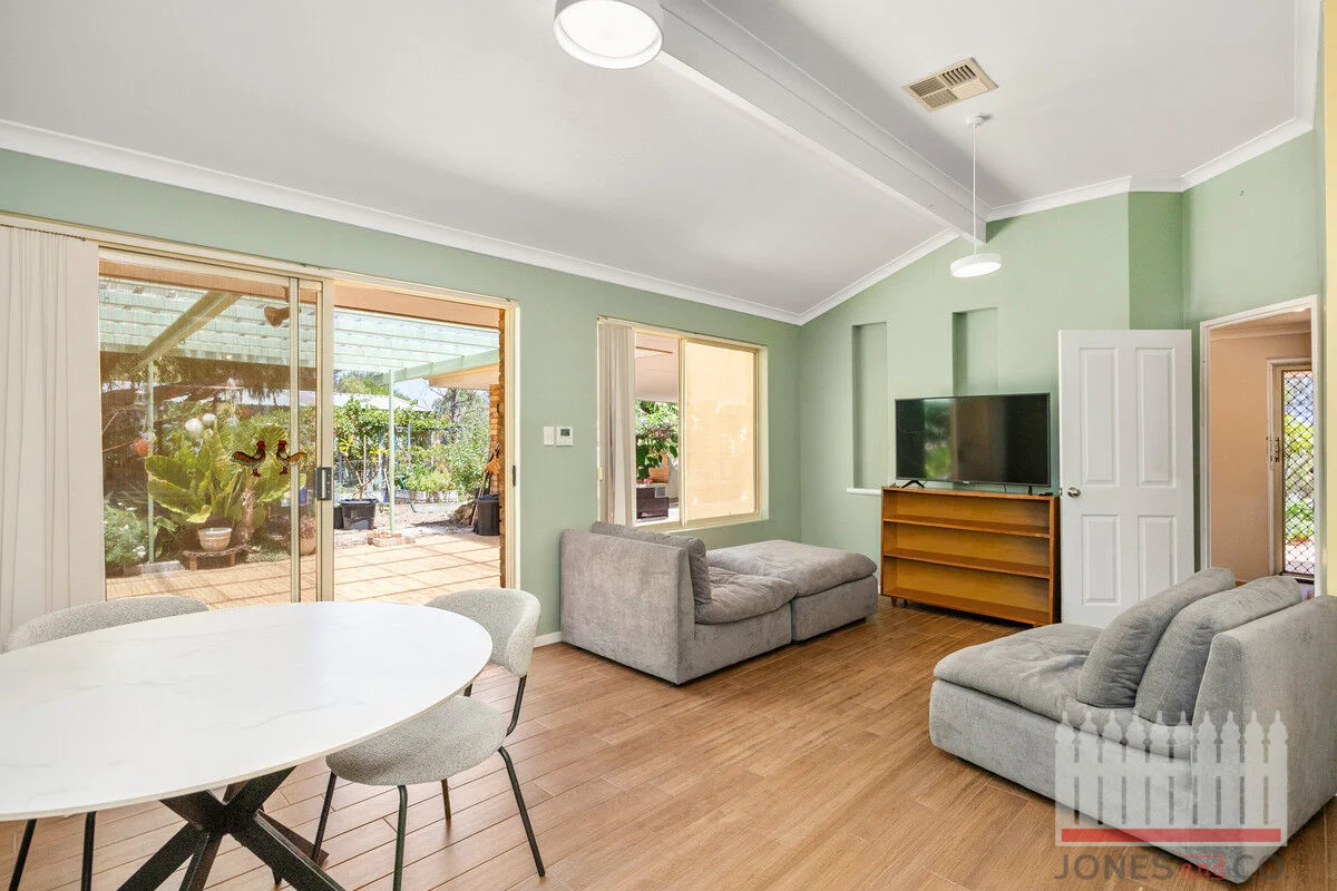 Additional image 4 of 90 Birdwood Drive, Woodridge WA 6041