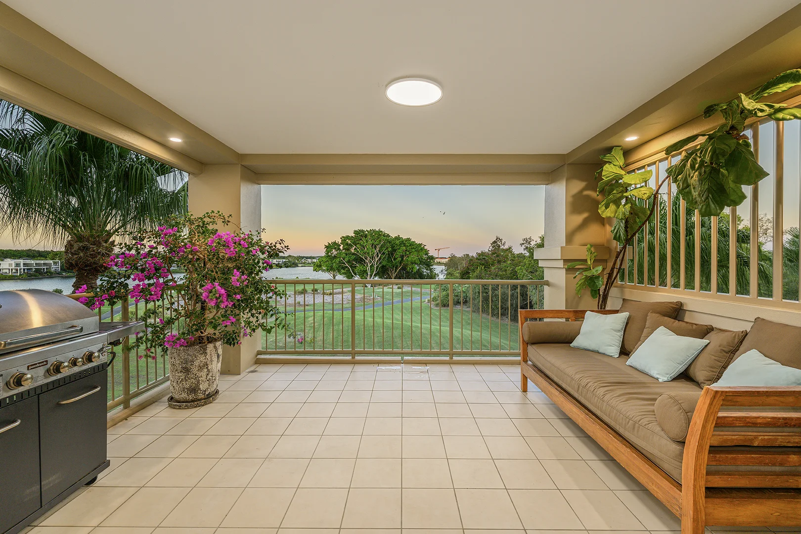 8433 Magnolia Drive East, Hope Island QLD 4212
