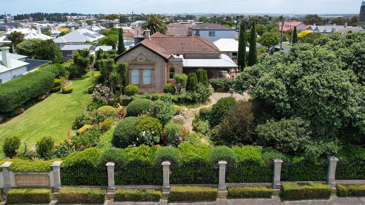 "Booval", 105 Banyan Street, Warrnambool VIC 3280