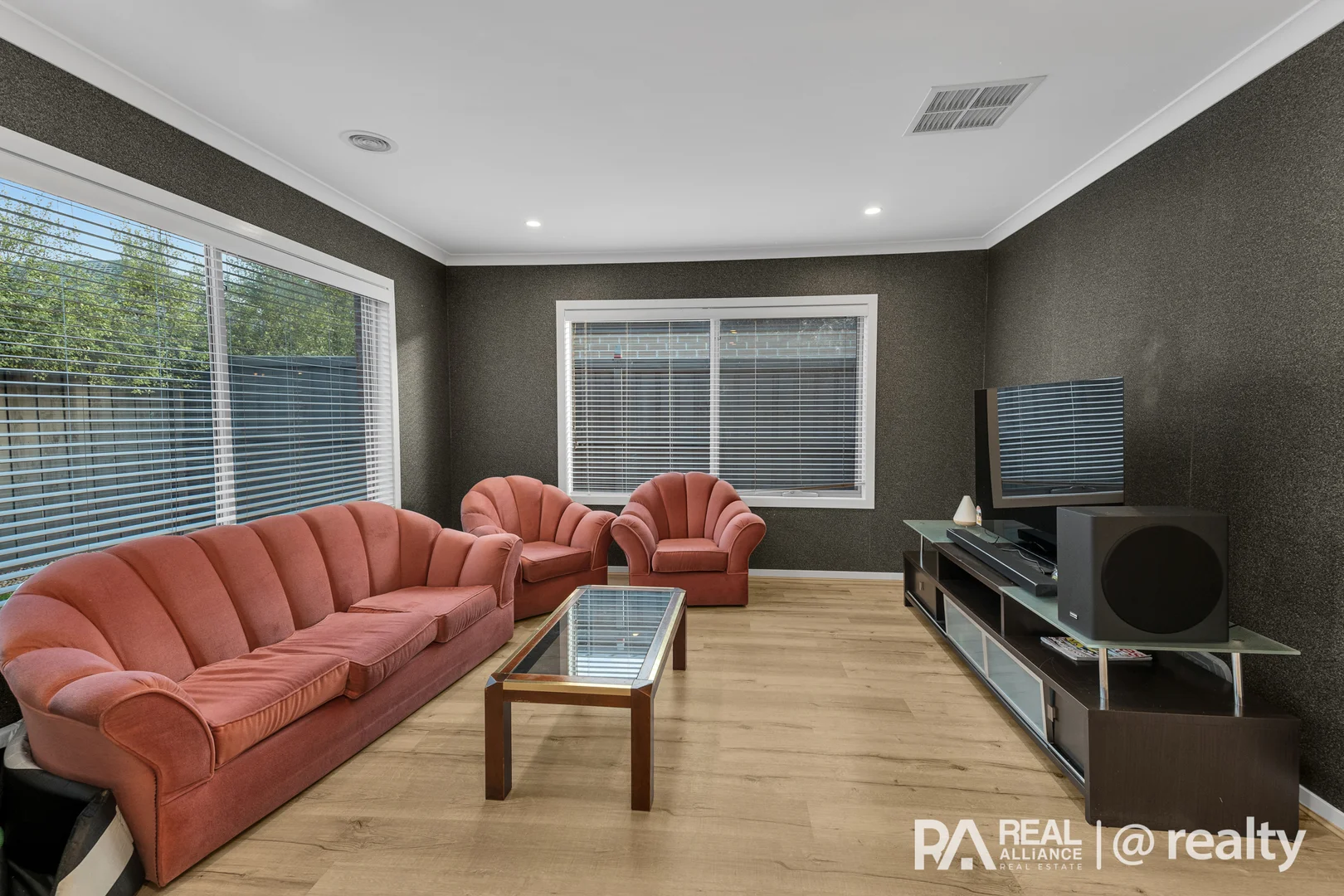 5 Speargrass Close, Clyde North VIC 3978 photo 5