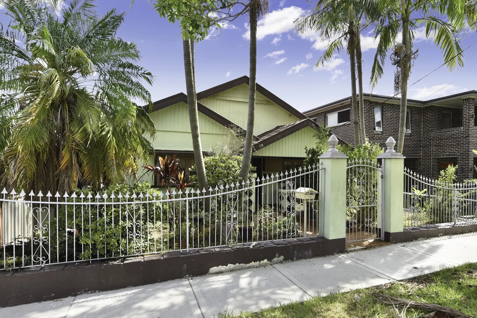19 Hillcrest Ave, Ashfield NSW 2131