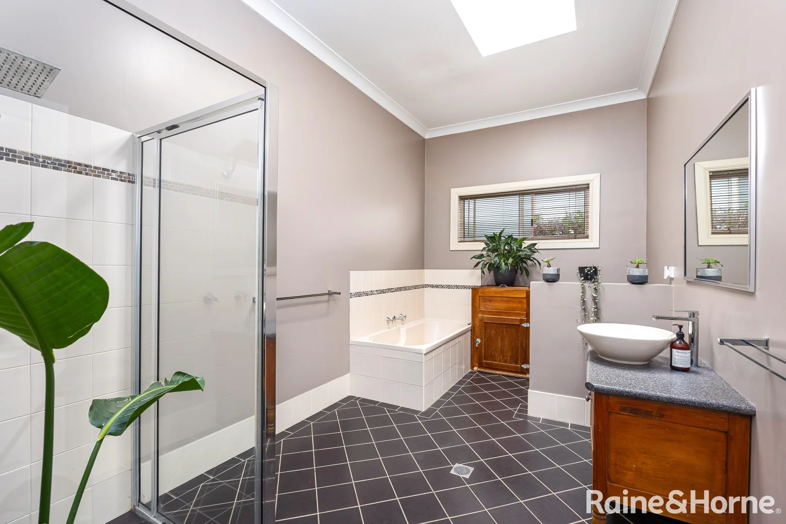 Additional image 13 of 5 Jenolan Place, Tatton NSW 2650