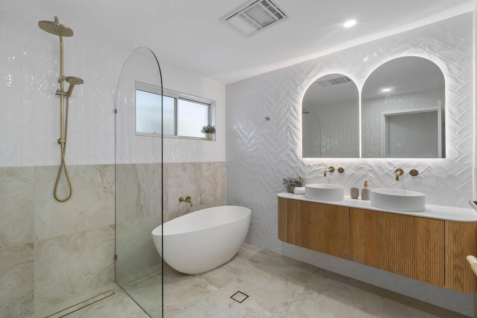 Additional image 21 of 210 Sunshine Boulevard, Mermaid Waters QLD 4218