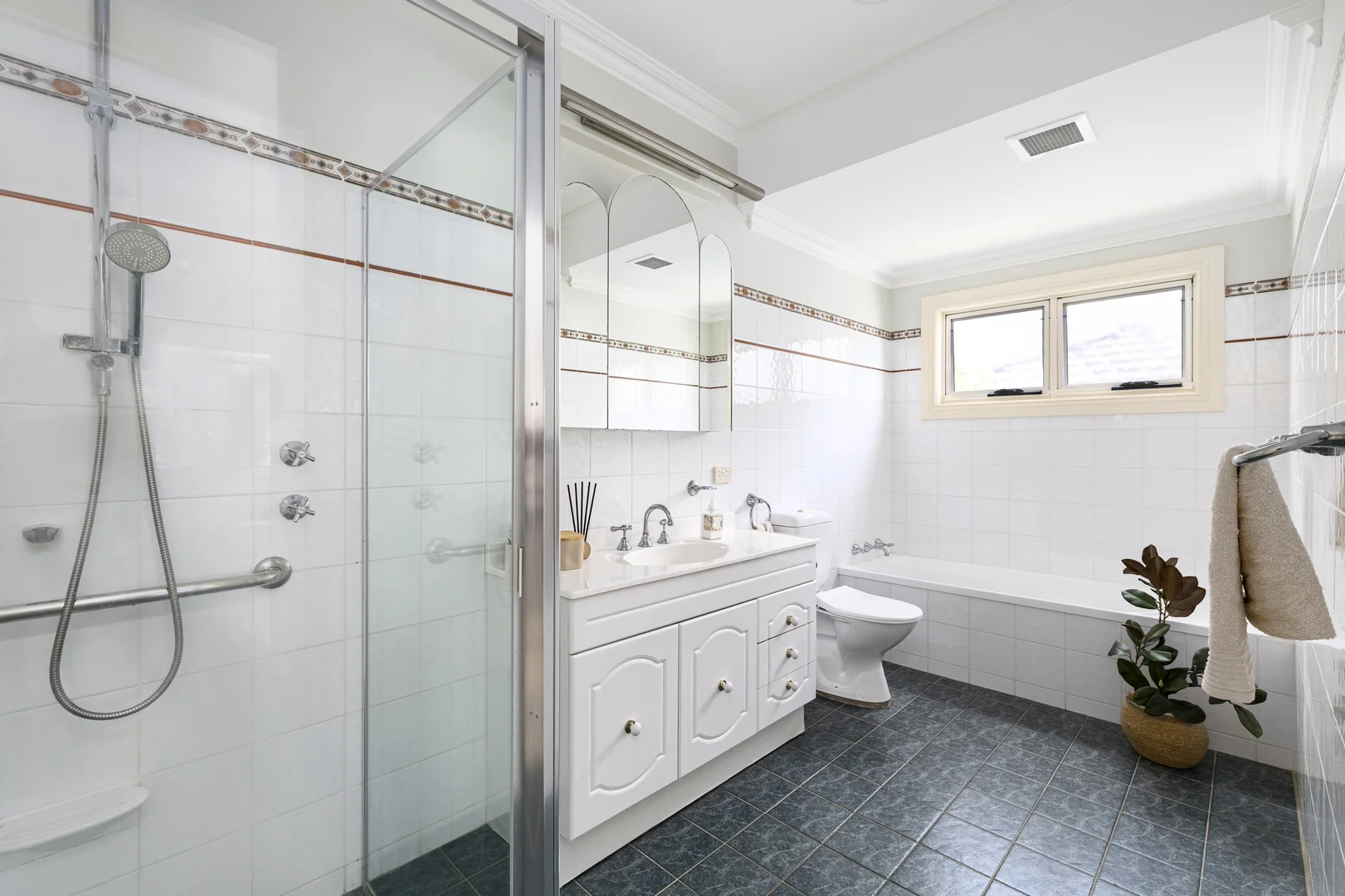 Additional image 22 of 30 Lake Park Road, North Narrabeen NSW 2101