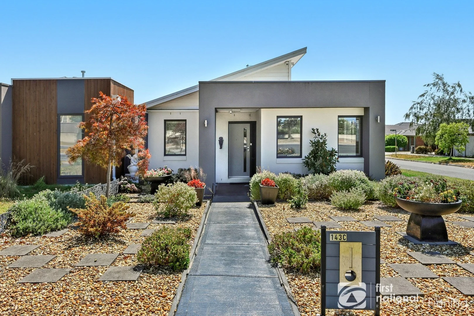 143 Wheelers Park Drive, Cranbourne North VIC 3977