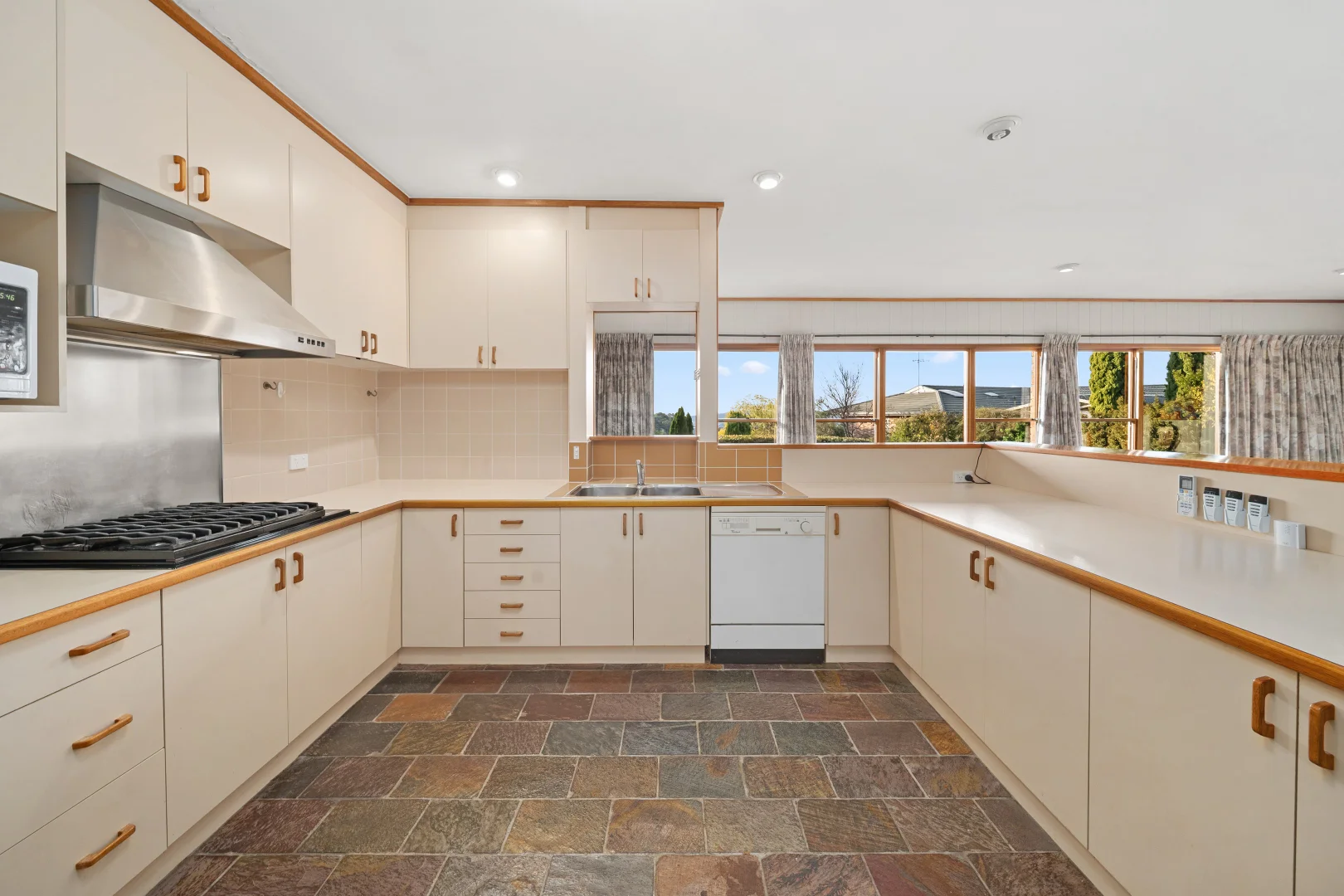 Additional image 14 of 19 Pine Place, Karabar NSW 2620