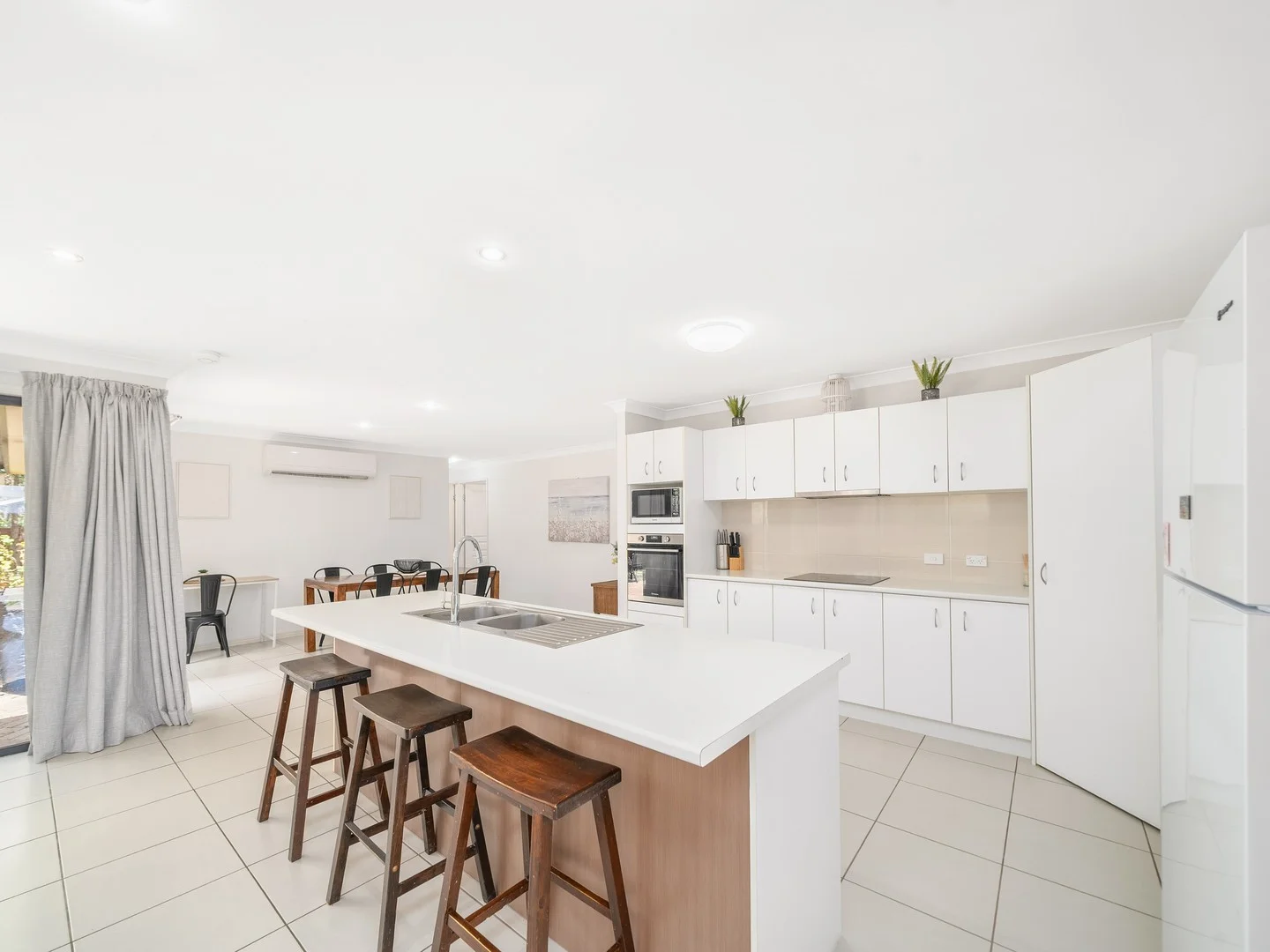 Additional image 2 of 20 Rushcutters Court, Sandstone Point QLD 4511