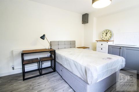 Bills Included Wellington Square, Lenton, Nottingham NG7, Studio to rent