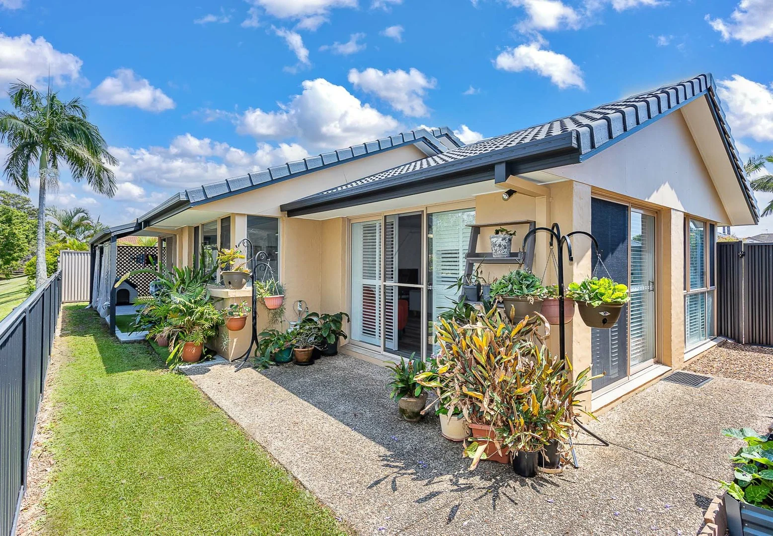 2/63 Saint Kevins Avenue, Benowa QLD 4217