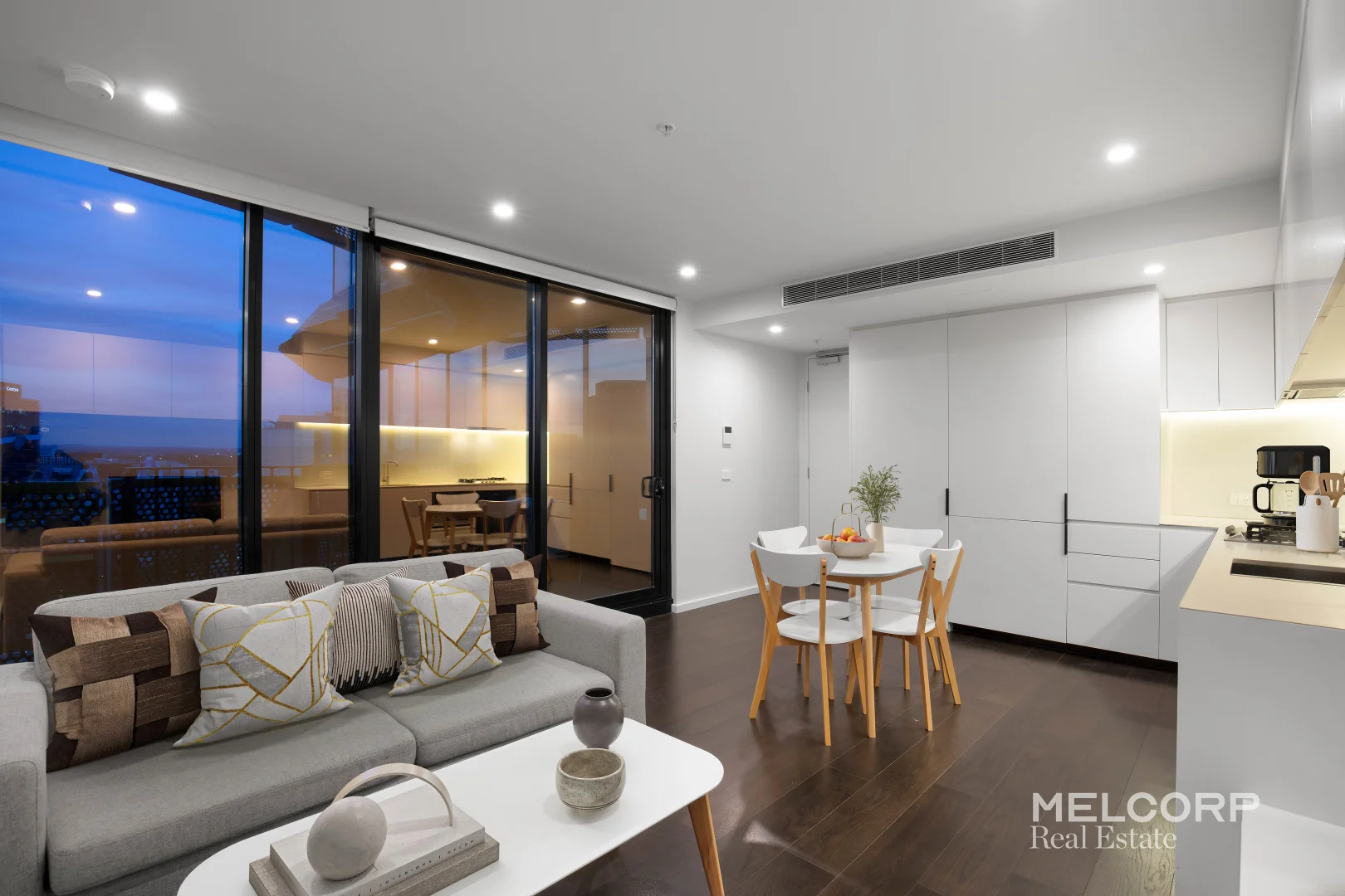 Additional image 2 of 1404/151 Berkeley Street, Melbourne VIC 3000