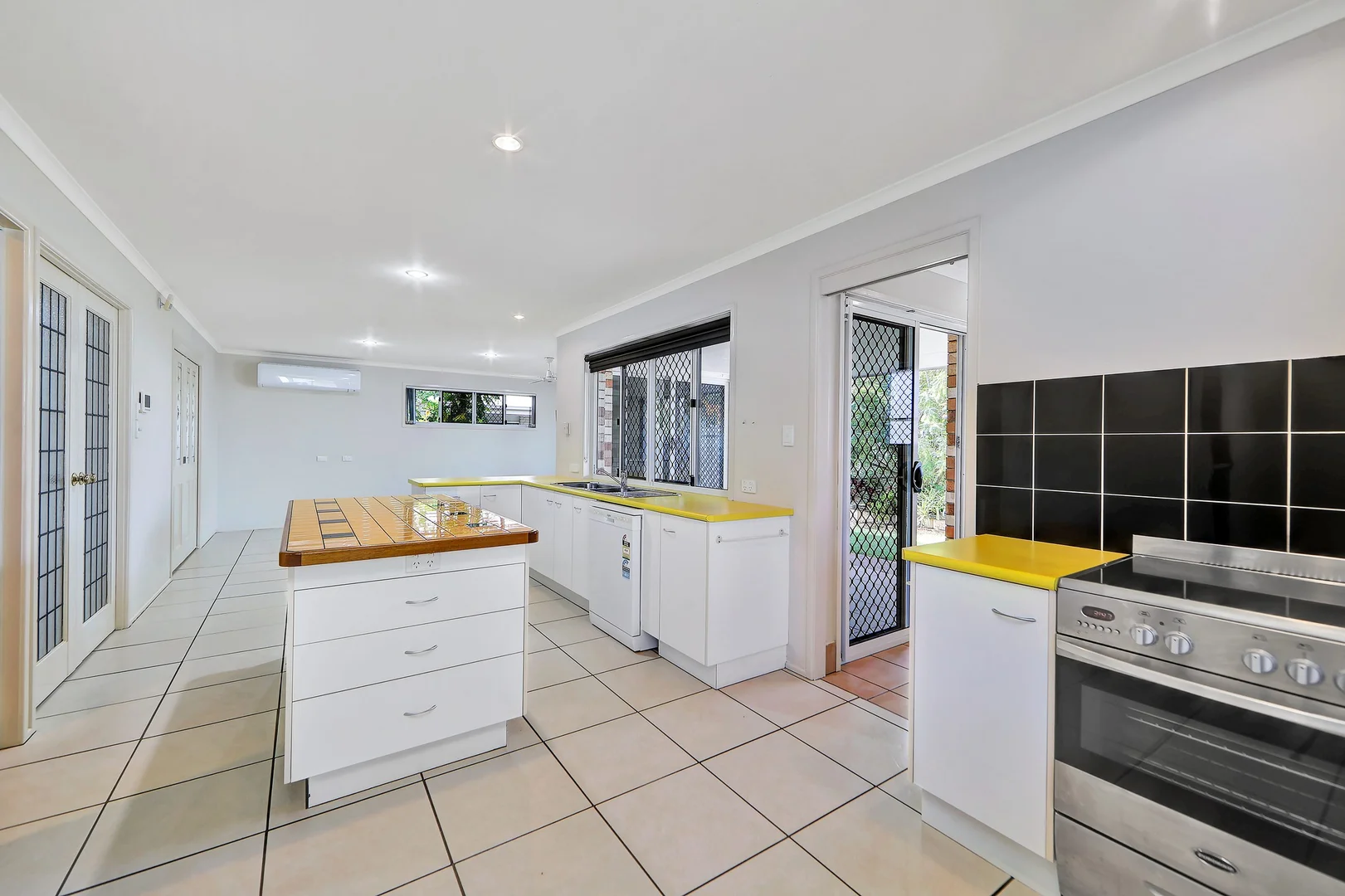 Additional image 5 of 23 Elliott Heads Road, Kepnock QLD 4670