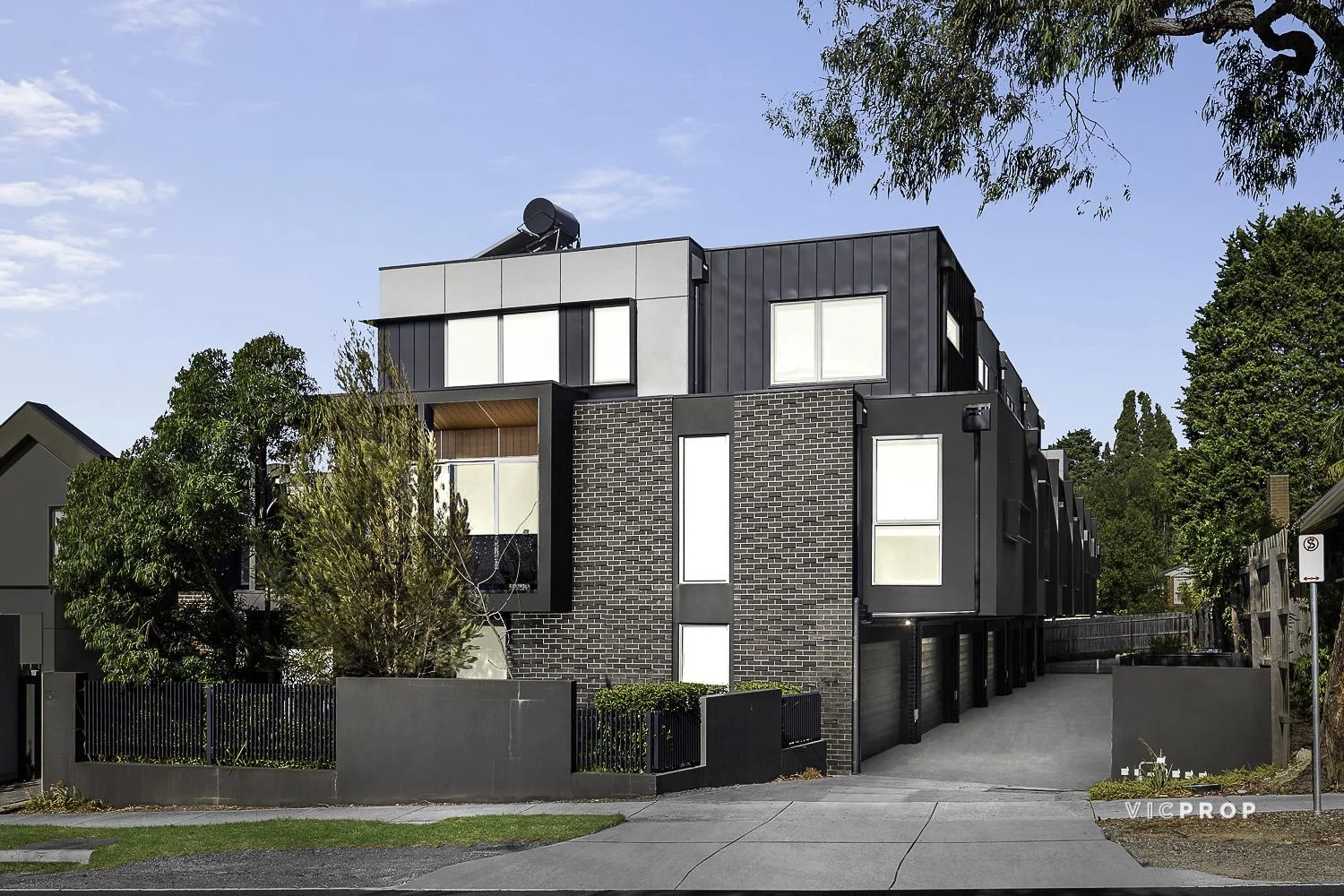 2/323 Wantirna Road, Wantirna VIC 3152