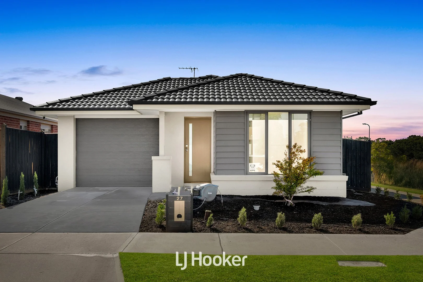27 Ironstone Street, Cranbourne East VIC 3977