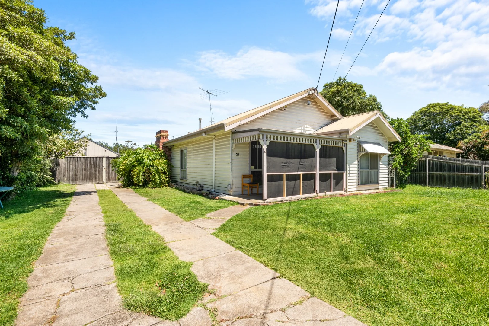 28 Myrtle Grove, North Shore VIC 3214