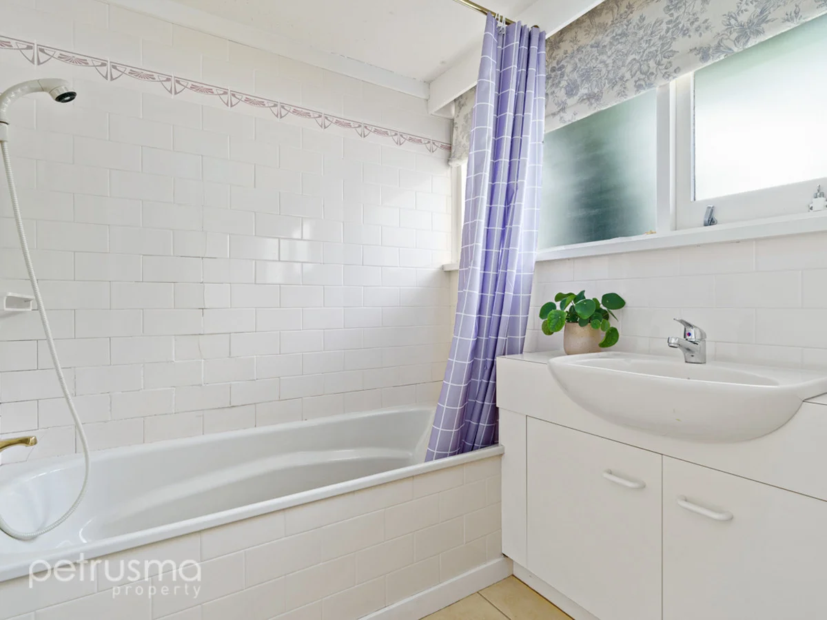 Additional image 12 of 302 Churchill Avenue, Sandy Bay TAS 7005