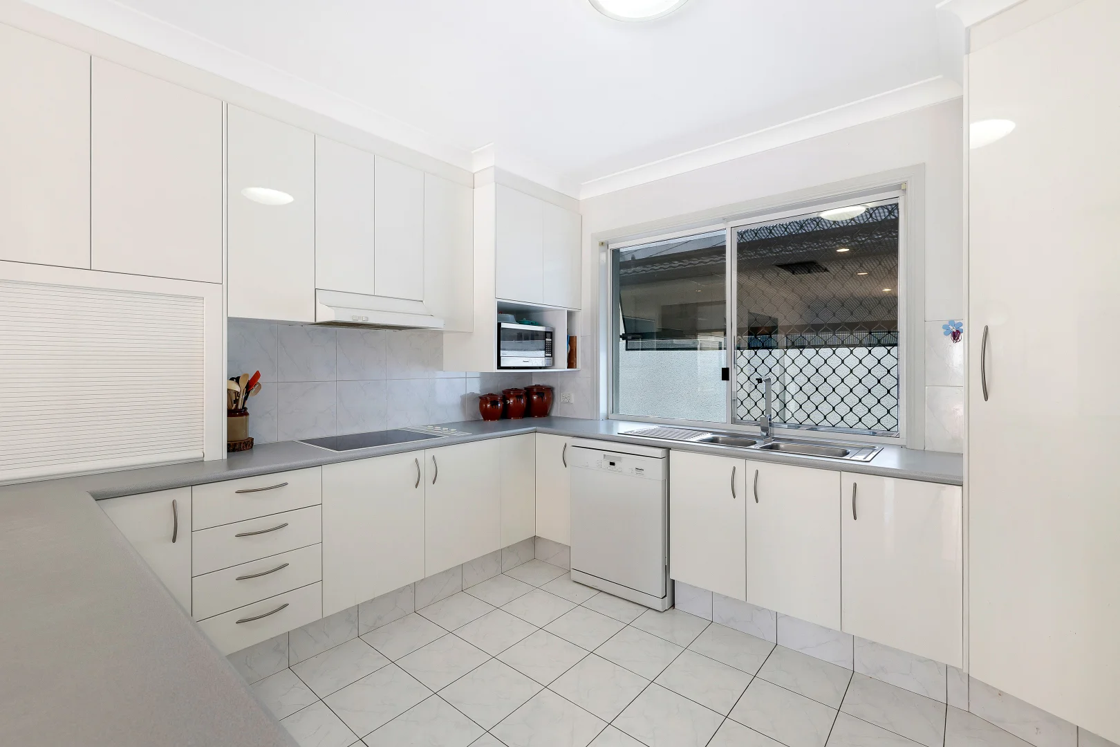 Additional image 15 of 31 Admiralty Drive, Paradise Waters QLD 4217